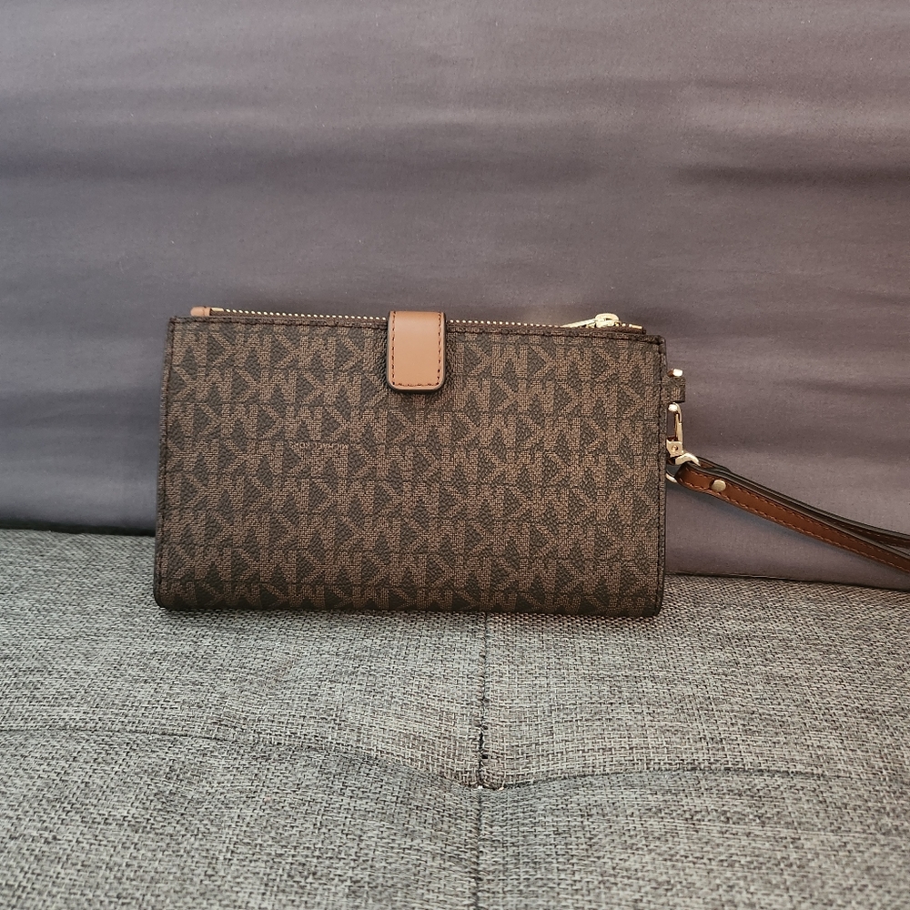 Michael Kors Brown Wristlet Wallet NWOT - Picture 2 of 5